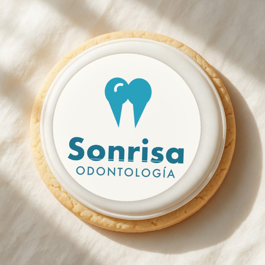 Galleta blanca con el logo de una clínica dental de muestra